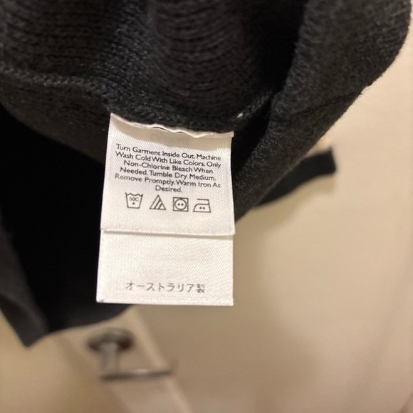 Men's vintage Eddie Bauer dark gray Sweater with Red & Cream Stripes size Large - Picture 7 of 9